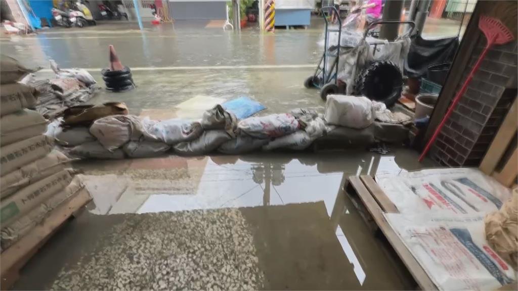 屏東再降大雨！　新園﹑潮州大淹水水溝再成湧泉