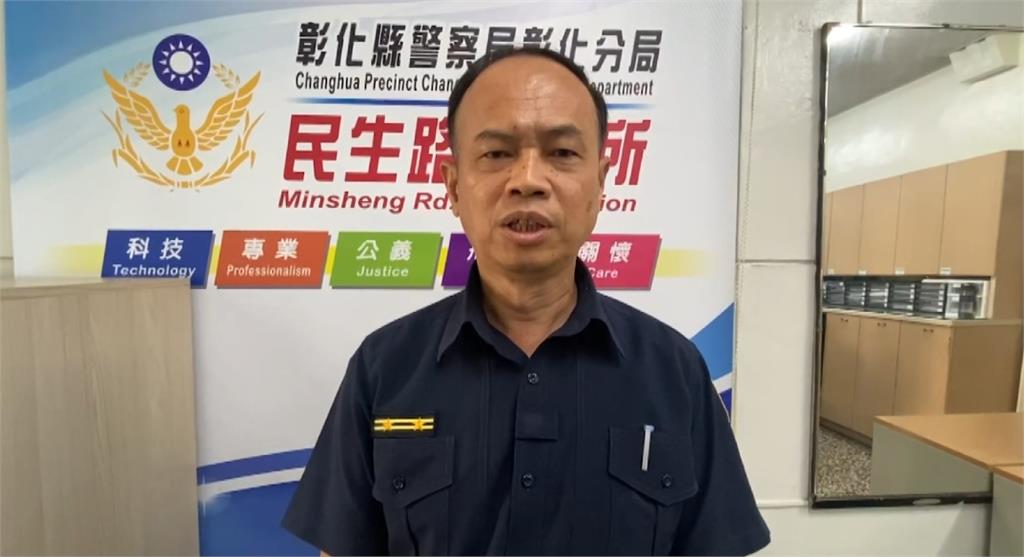 疑不滿當街被按喇叭！　騎士加速追車嗆聲還衝撞對方
