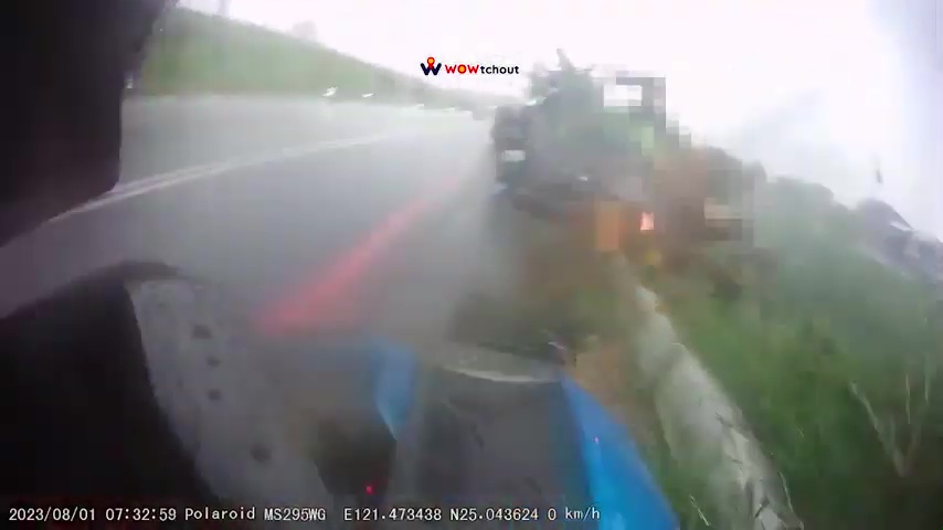 臨停遇橫禍 !騎士慘遭撞飛「倒頭栽」苦主還原經過…網嚇歪:要確定欸