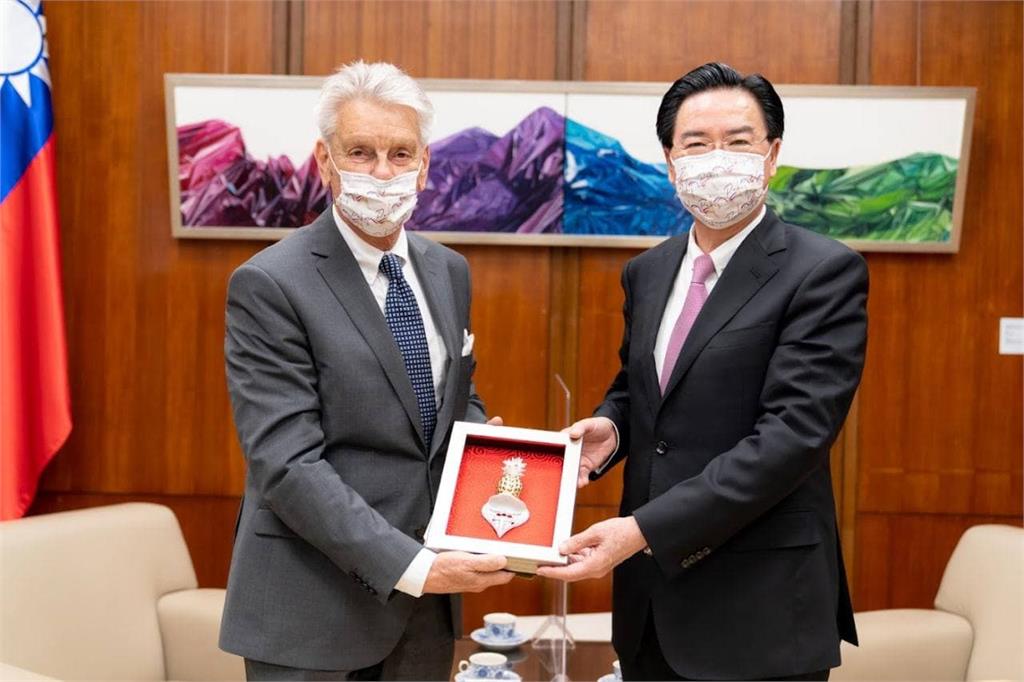 快新聞/外交部晚宴法國參議院訪團 吳釗燮致謝:不受蠻橫威脅退讓的互助情誼