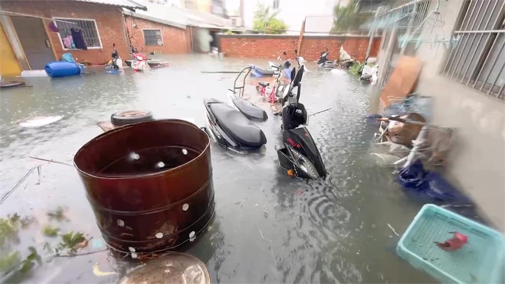 台南後壁汪洋一片.淹水封路 緊急宣布停班停課