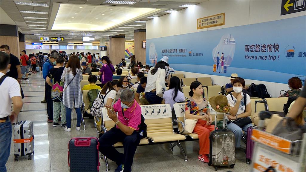 連假期間國內線機票退票費漲3倍 民航局: 望機位能有效利用
