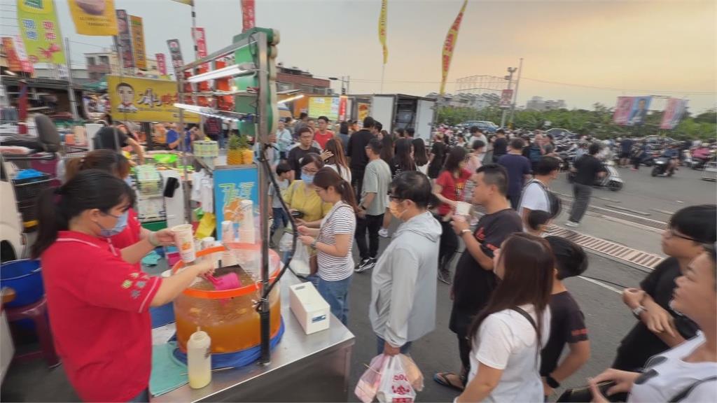 現煮的！鍋煮水果茶一次20大鍋　夜市現場開火煮