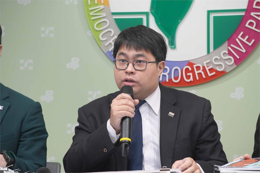 快新聞/綠委屢遭「幽靈連署」罷免!民進黨揭三大犯罪條文 怒轟國民黨才是「真惡罷」