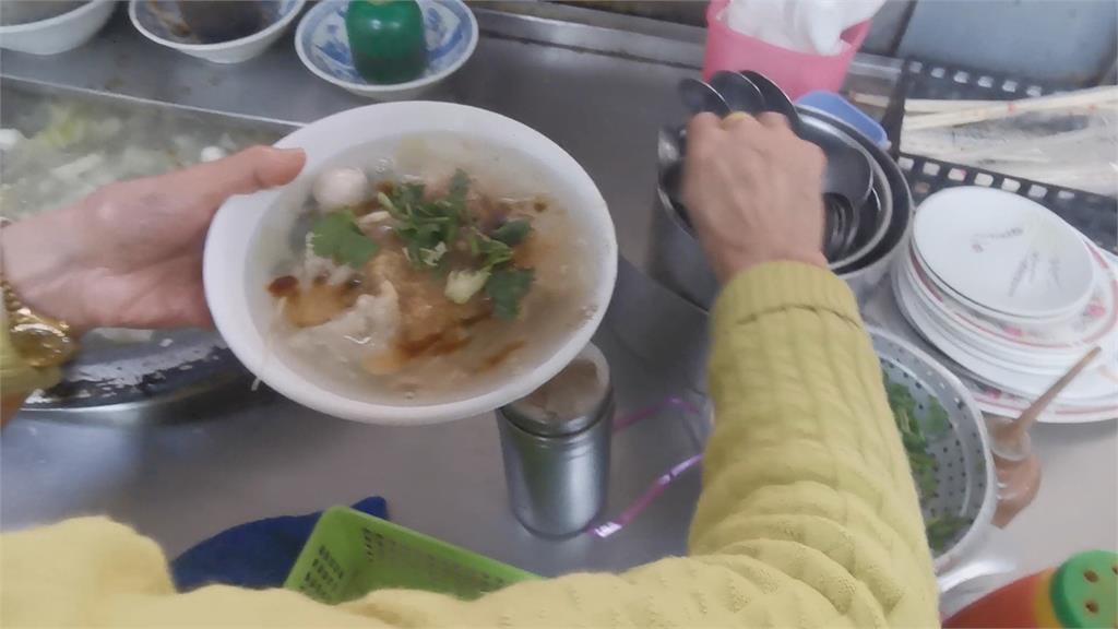 睡不爽不營業 睡過頭8點營業 嘉義市麵店招牌超有個性