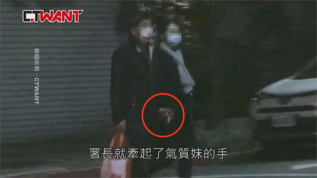十指緊扣嫩妹散步 健保署長李伯璋遭爆緋聞