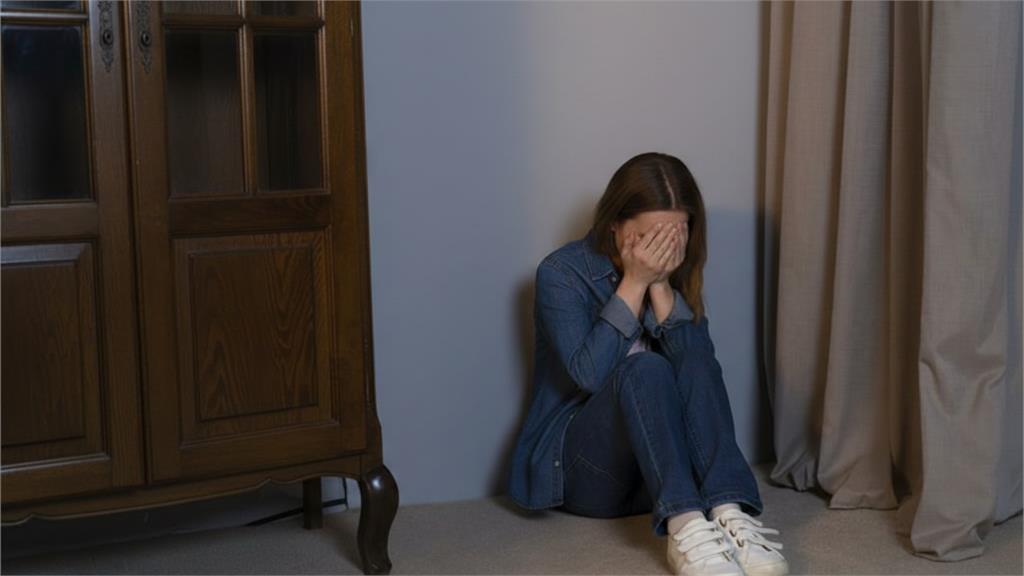 7年遭「獸父伸魔爪175次」！3女兒淪洩慾工具向媽求救「重判663年」