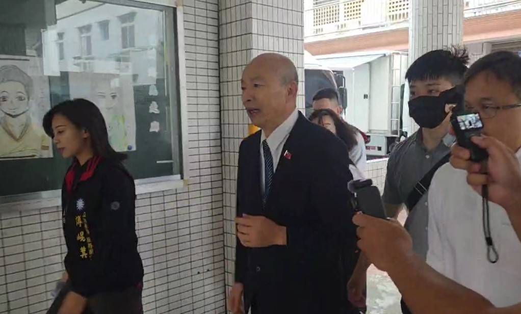 韓國瑜、傅崐萁真有心結?上台5分鐘「沒提3字還趕場」…罷團酸:故意不講