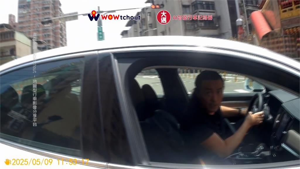 機車汽車爆行糾! 搖下車窗一看駕駛竟是演員「李㼈」