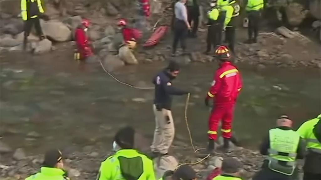 超速撞上岩石？　秘魯巴士墜崖32死包含2孩童