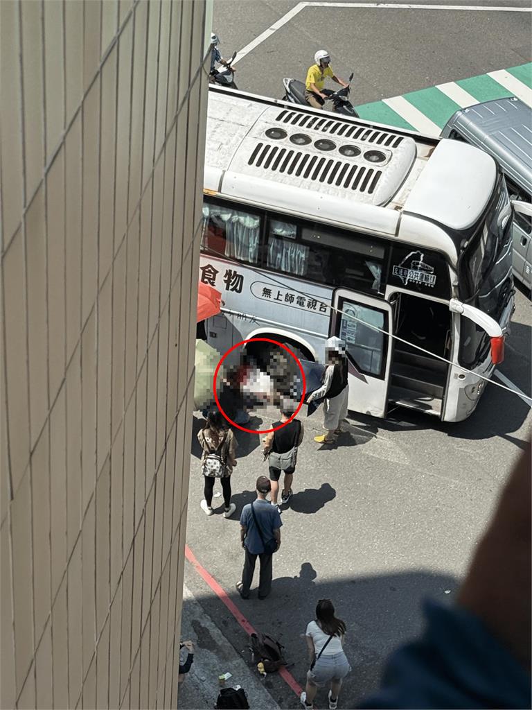 快新聞／台中國光客運撞新加坡遊客！67歲婦人遭輾傷重　今晨不治