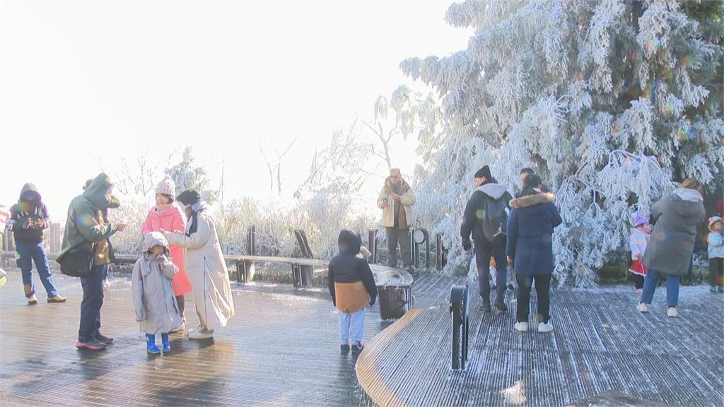 太平山水氣不足未飄雪 翠峰湖伴白霧如仙境