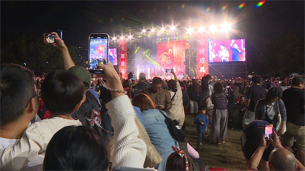沈伯洋現身天母火爾摩莎　「上台不到10分鐘」現場氣氛依舊熱