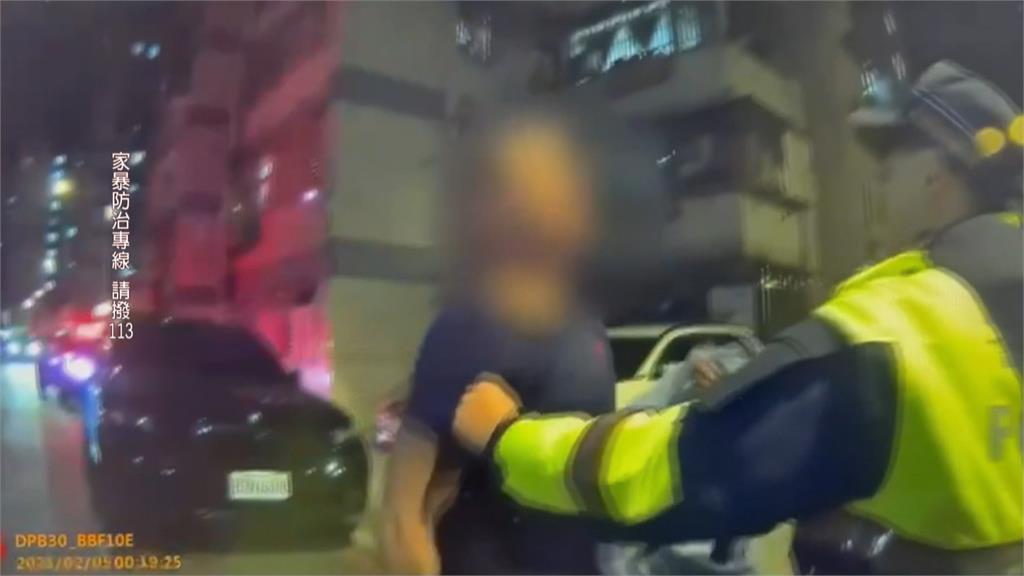 懷疑離家妻子躲鄰居家! 新北男喝醉半夜持滅火器亂噴大鬧