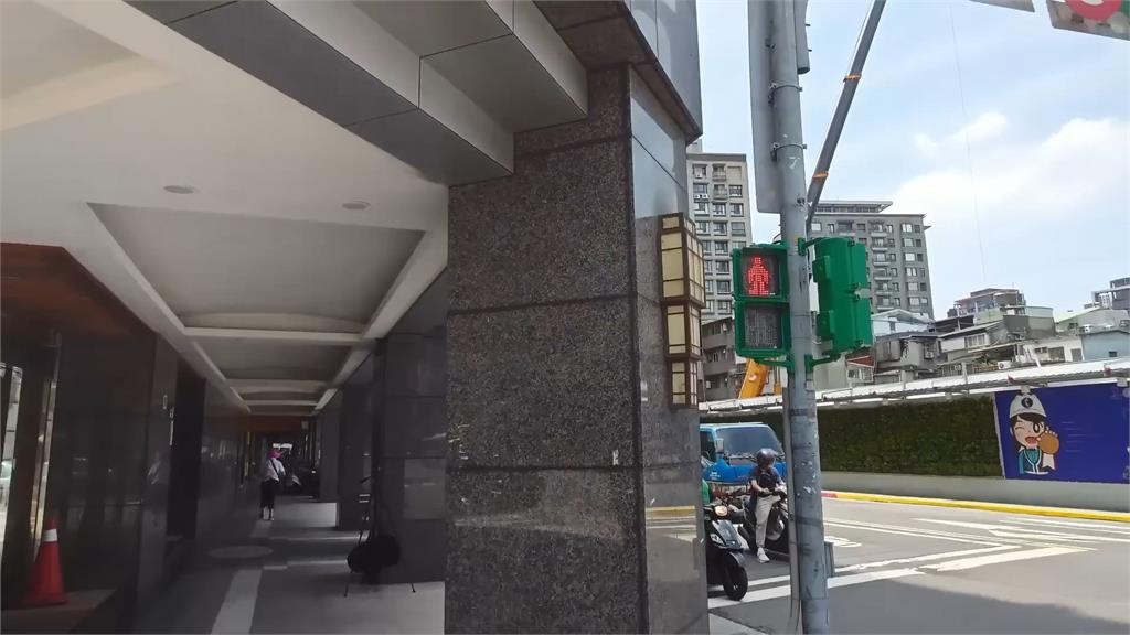 「行人地獄」雜物全擋住!網紅檢討車禍路口 他曝:路口存在陷阱設計