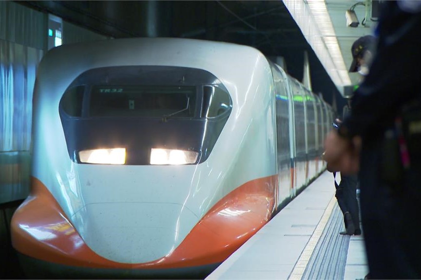 快新聞/春節車票開賣!台鐵1晚售出31萬張、高鐵1小時湧入近59萬張訂票