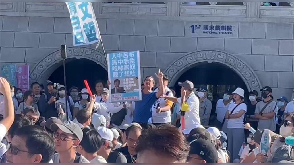 黃國昌公開場合被民眾打臉!遭嗆「人中呂布」:什麼時候消滅國民黨?