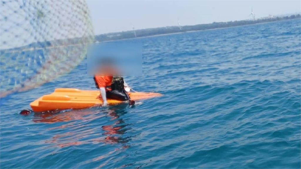 海上驚魂!玩獨木舟1翻覆1失去動力 海巡出動救援2人