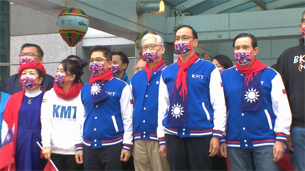 國民黨元旦升旗放國歌狂突槌 馬英九噹朱立倫議長選舉狀況多要檢討