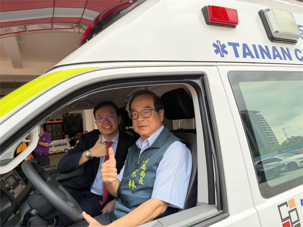 將寶實業再展大愛 捐贈第2輛救護車 強化永康區鹽行分隊救護量能