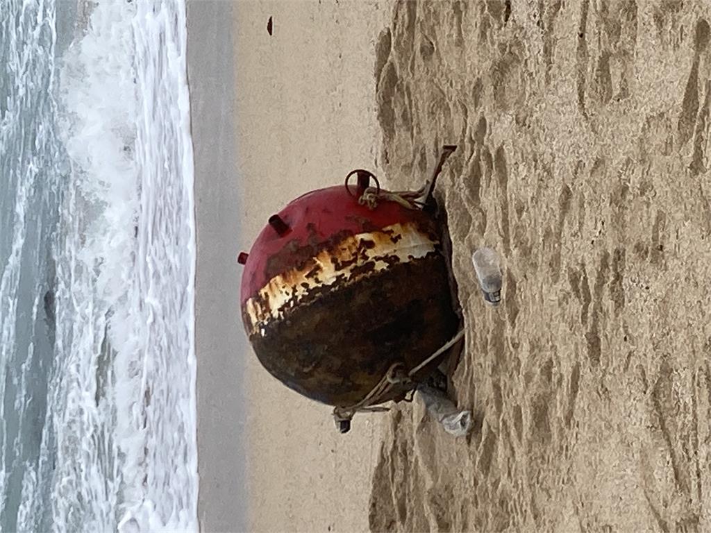 北寮沙灘驚見「紅色水雷」　澎指部：引信損毀、26號原地爆燬