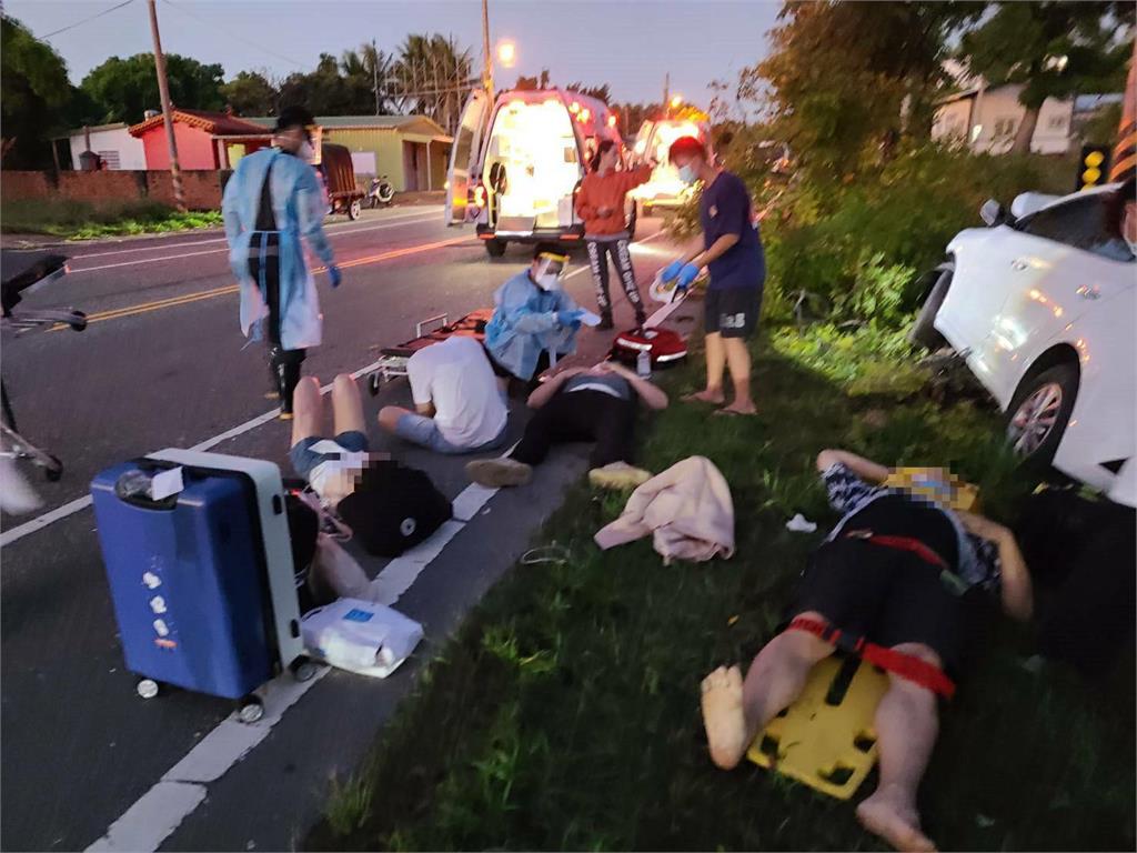 快新聞／台北夜衝台東開車6小時　今晨都蘭自撞護欄4人傷