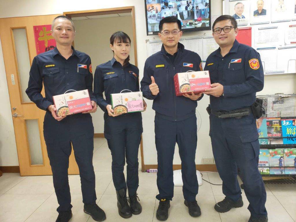 新北警花「1天破2案」連逮通緝犯、毒犯　正妹女警超仙美照曝光