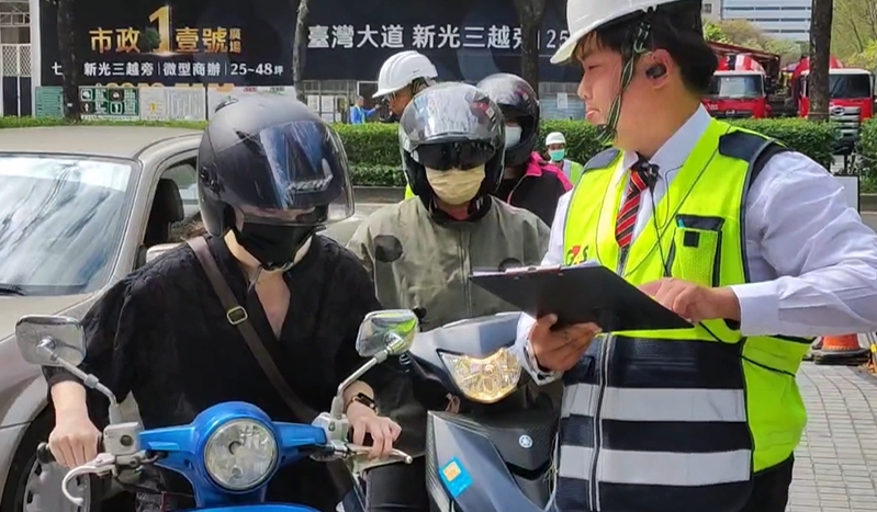 台中新光三越氣爆後開放取物 業者另闢賣場推員工安置計畫