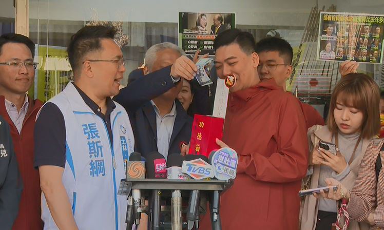 罷雙吳「橘紅色外套」掀討論 李孝亮:希望不要影響銷量