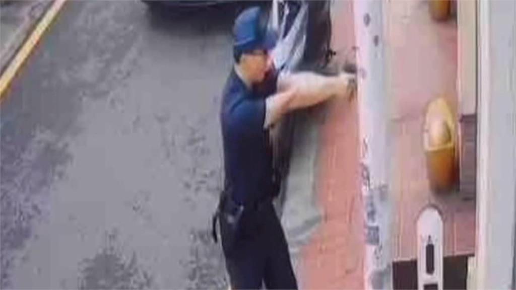 賊星該敗!紫南宮周遭娃娃機店行竊 小偷沒發現「員警就在後面」被逮