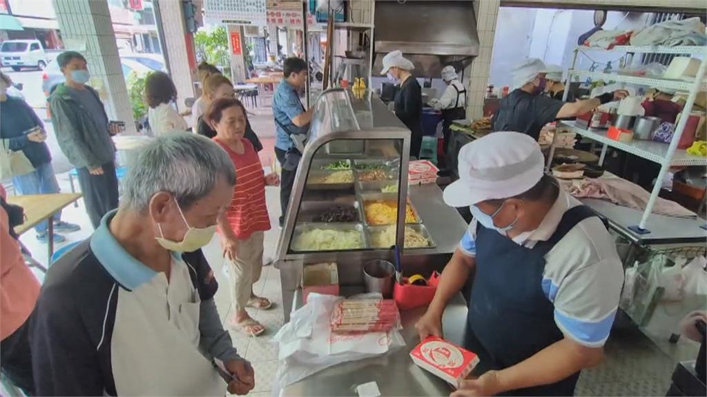 高雄便當店「3配菜排骨飯賣175元」!業者揭「漲價原因」:配菜另加價