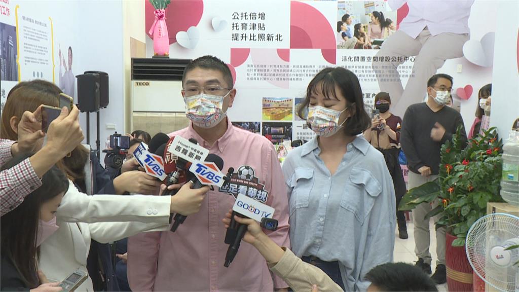 基隆綠地變藍天! 謝國樑當選偕妻「下跪謝天」