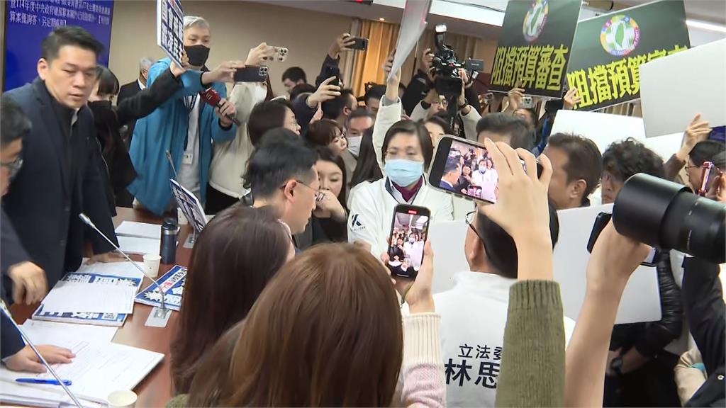 選罷法修法過初審爆爭議 綠營主張「會議無效」爆衝突