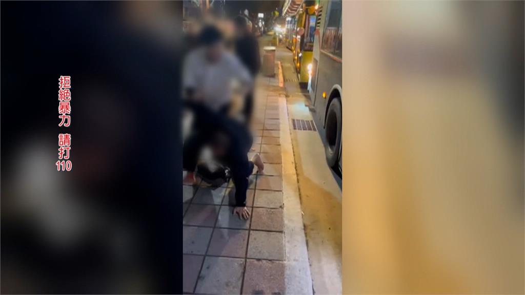 「我要上車啦」醉漢拍打公車車窗 惹毛司機!雙方肢體衝突互告傷害
