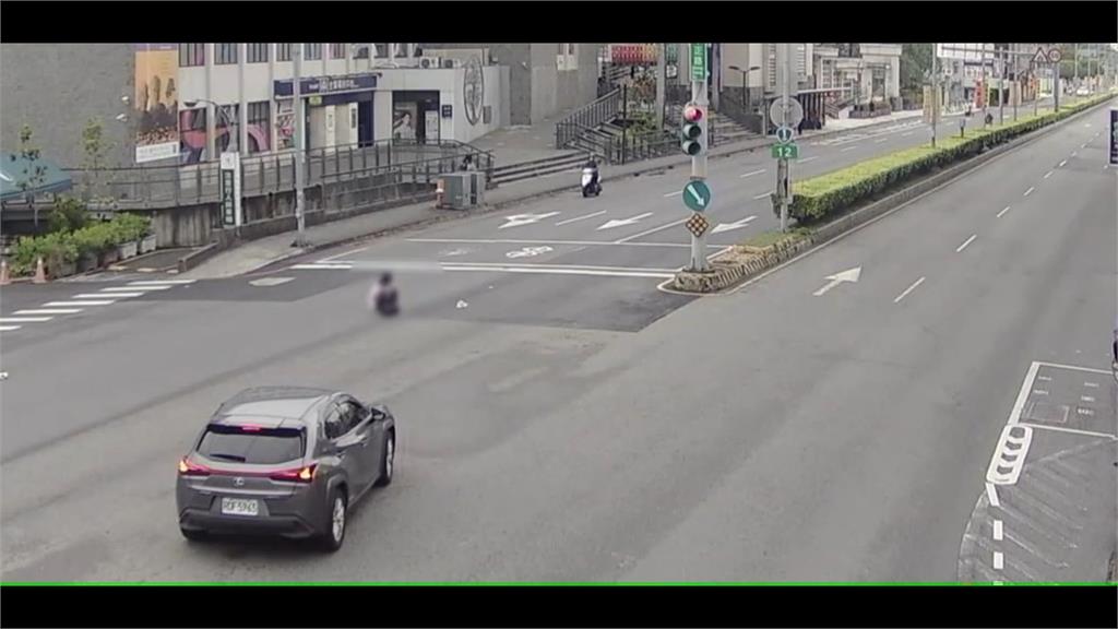 碰!輔大女學生趕上課穿越馬路遭撞 雙腿粉碎性骨折