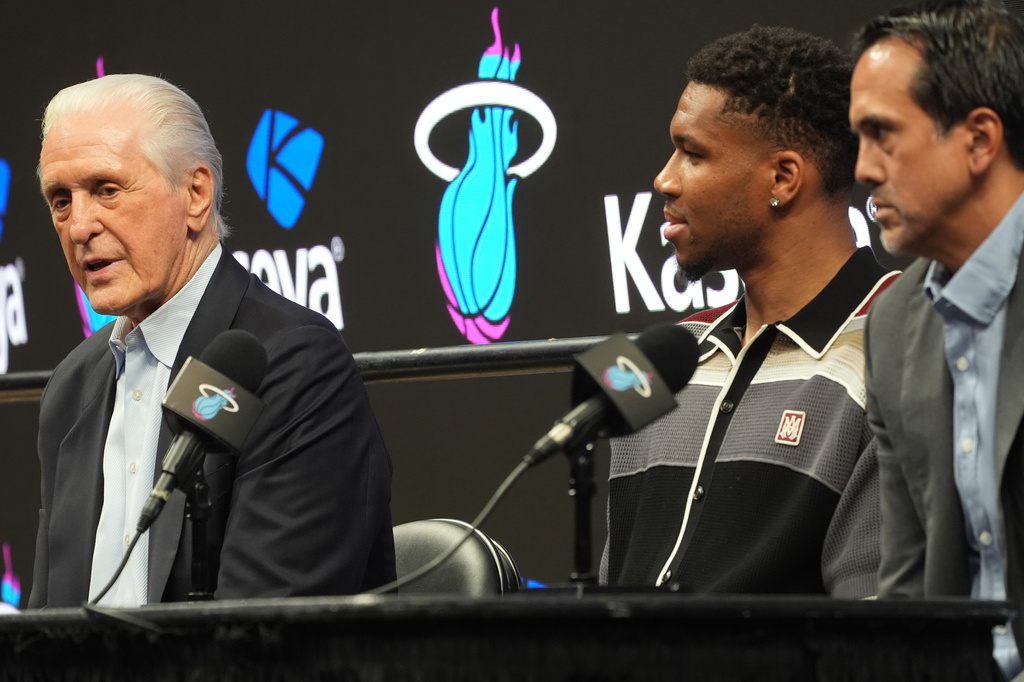 NBA(影)／熱火正式介紹字母哥加盟！總裁萊利暗示還有一位大咖將會降臨
