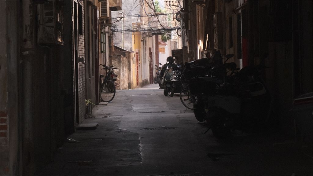  桃園男逼女友進暗巷「用嘴巴接尿」還錄影！辯稱「情侶性癖好」遭重判關7年