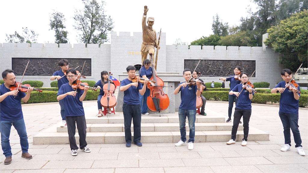 快閃熱門地標!灣聲樂團台灣行腳前進金門 傳遞音樂正能量