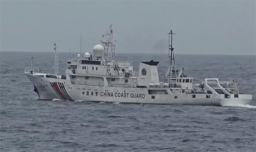 快新聞／噁男都沒這麼煩！中國海警船又來騷擾我東沙水域　海巡台中艦霸氣驅離