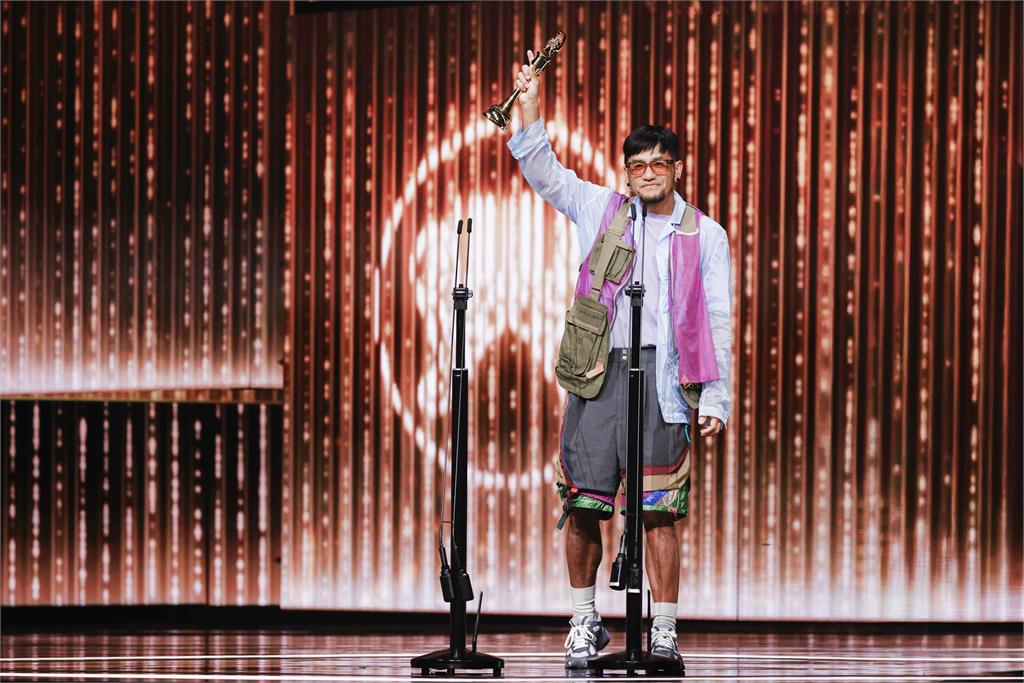 金曲37／張震嶽出道33年「首奪華語歌王」！台上認「有點心虛」真實原因曝光