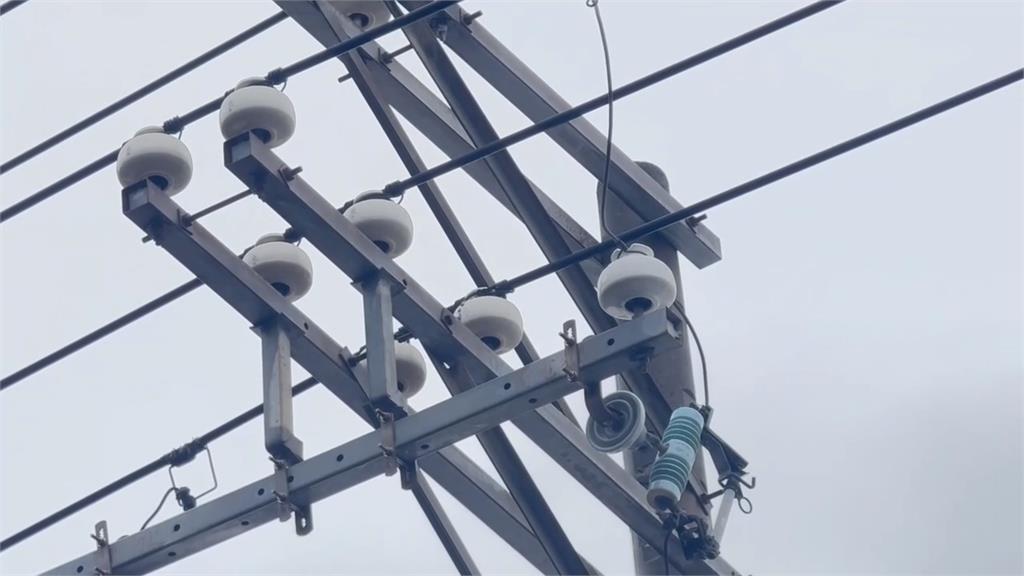 竹市五金賣場前電桿突噴火花　釀近250戶停電
