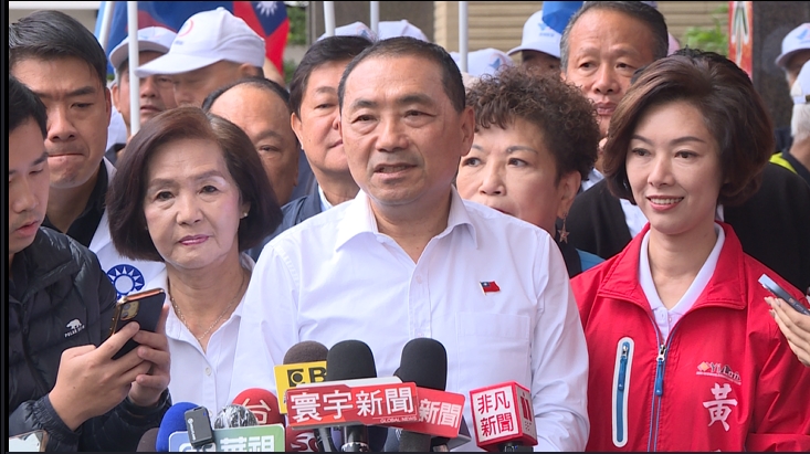 柯文哲、侯友宜同台拜廟尷尬! 支持者拚「聲量」互相較勁