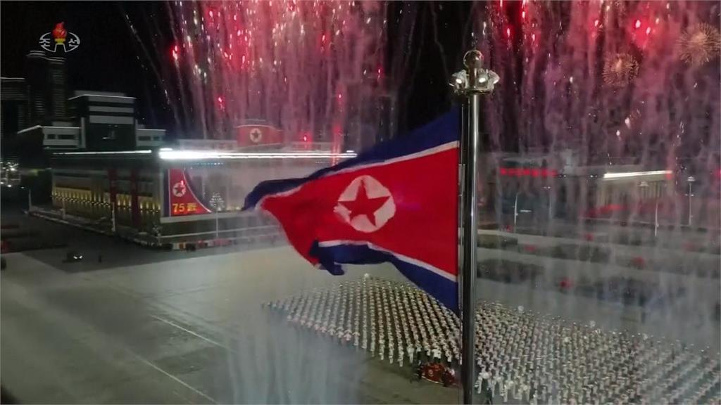 北朝鮮建政75週年閱兵　金正恩帶金主愛出席