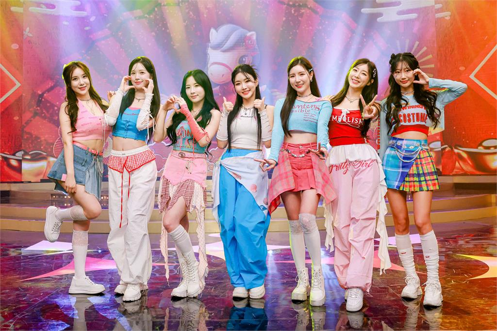 韓國啦啦隊女神天花板除夕夜限定組團《民視第一發發發》！南珉貞領軍不可能的卡司