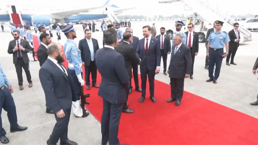 停火破功！ 美艦開火扣留伊朗貨輪　德黑蘭揚言報復