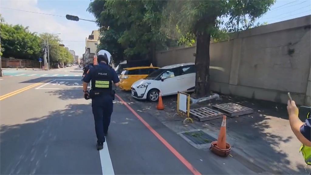汽車橫停2車格間「規避收費」　警：已違法最高罰1200元