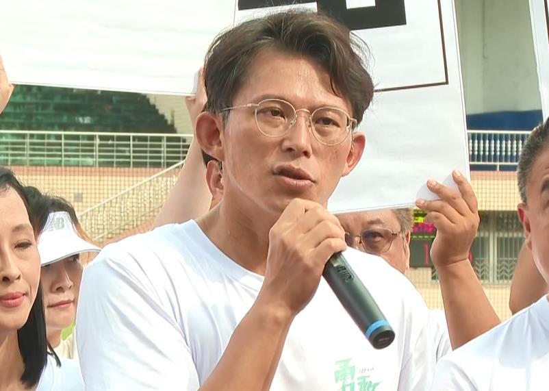 快新聞/黃國昌嗆政府談關稅不受監督 卻避談政治獻金:四叉貓沒回應必要