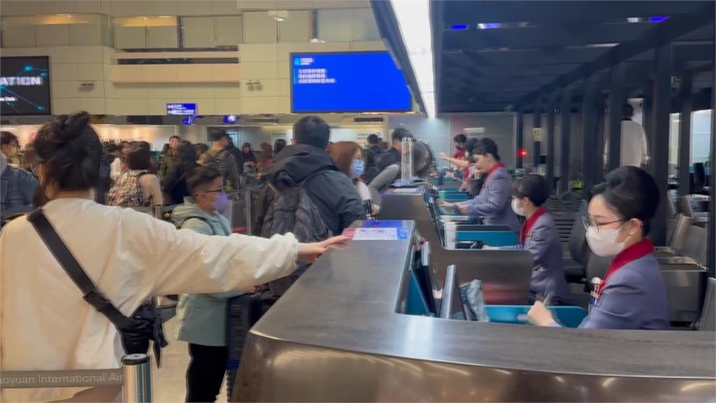 趁寒假開玩！桃機現出國潮　單日出入境總量破１２萬人