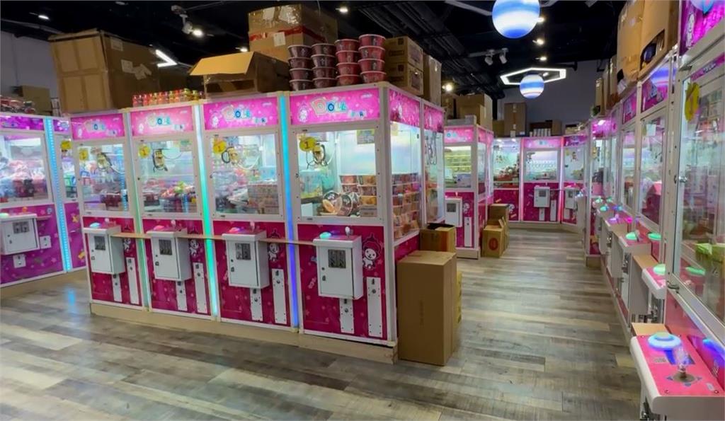 賠償損失還被送辦 感情糾紛 羅東男子竟持球棒砸娃娃店玻璃門