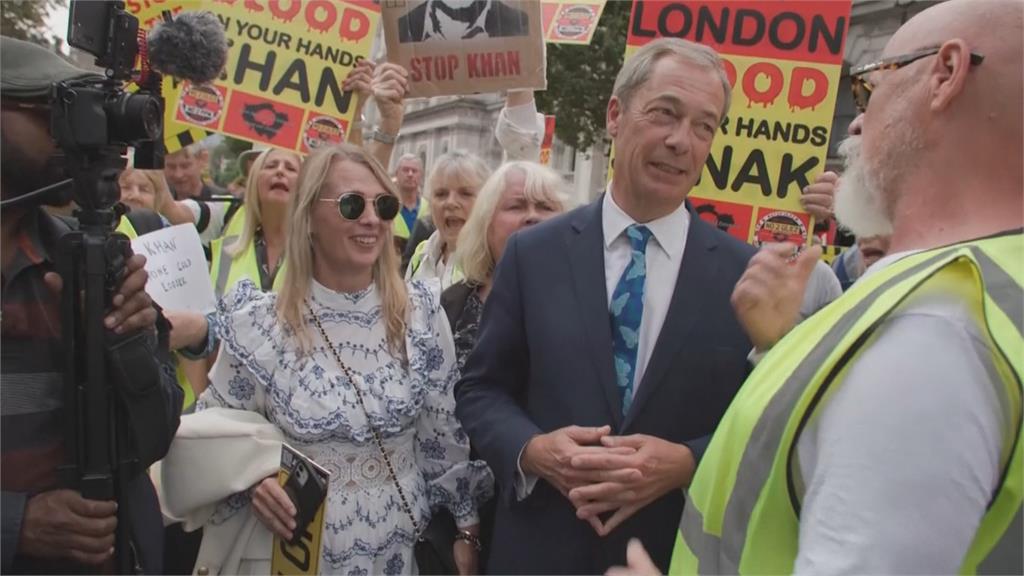倫敦市長強推「極低排放區域」政策　民眾持標語怒批「騙子」